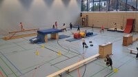 Bild eines Parkours in einer Sporthalle - Öffnet große Ansicht